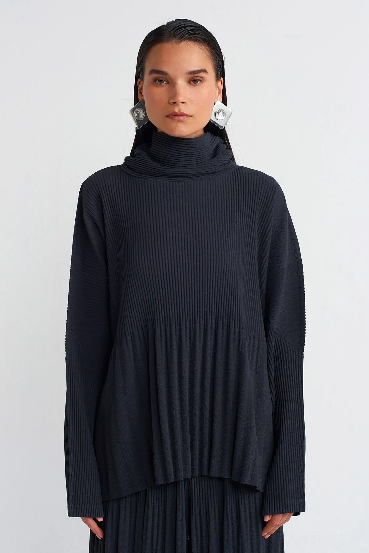 Nu Turtleneck Pleated Blouse Dark Grey